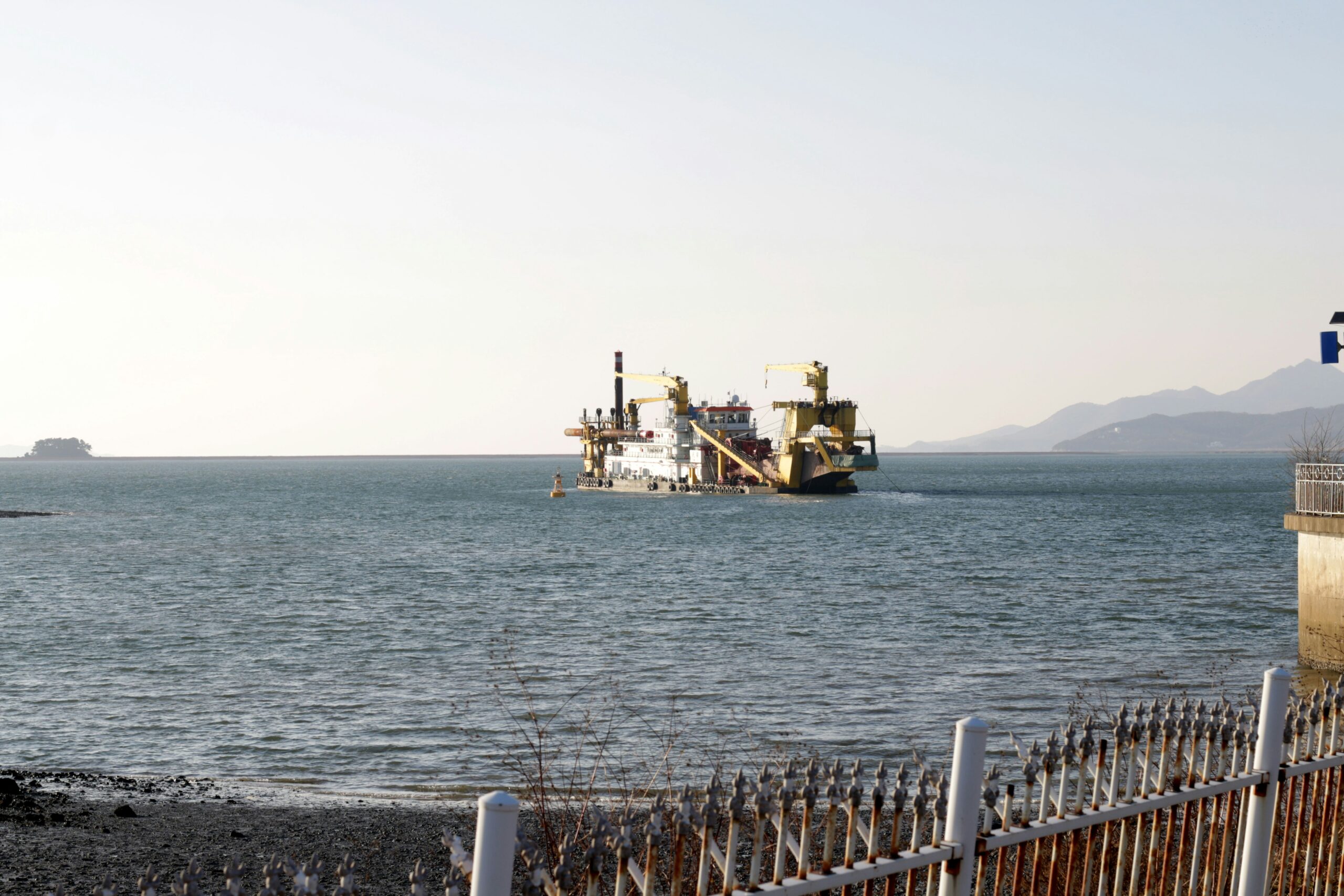 Marine Construction in Extreme Environments Building Strength on the Water
